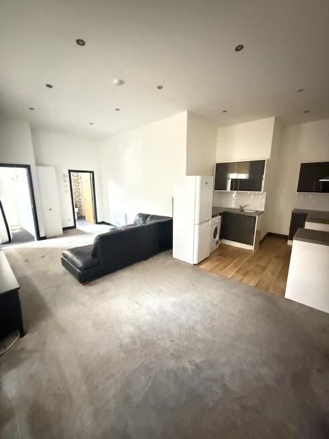 Property photo 3 of 10 Entrance Porch