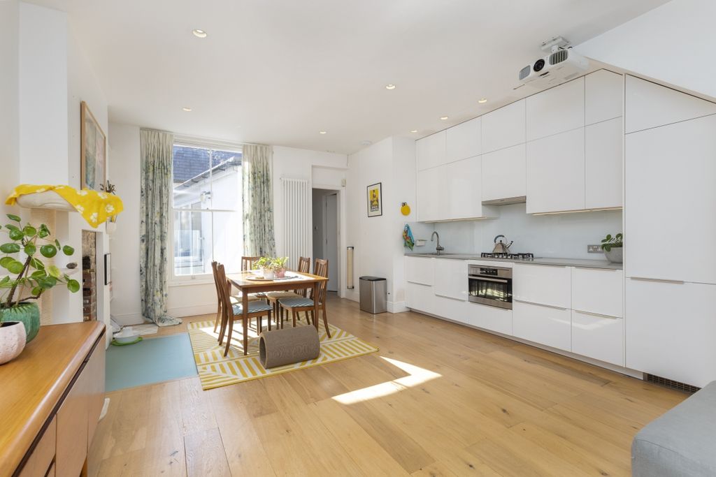 Property photo 1 of 10 Kings Henry Walk ...