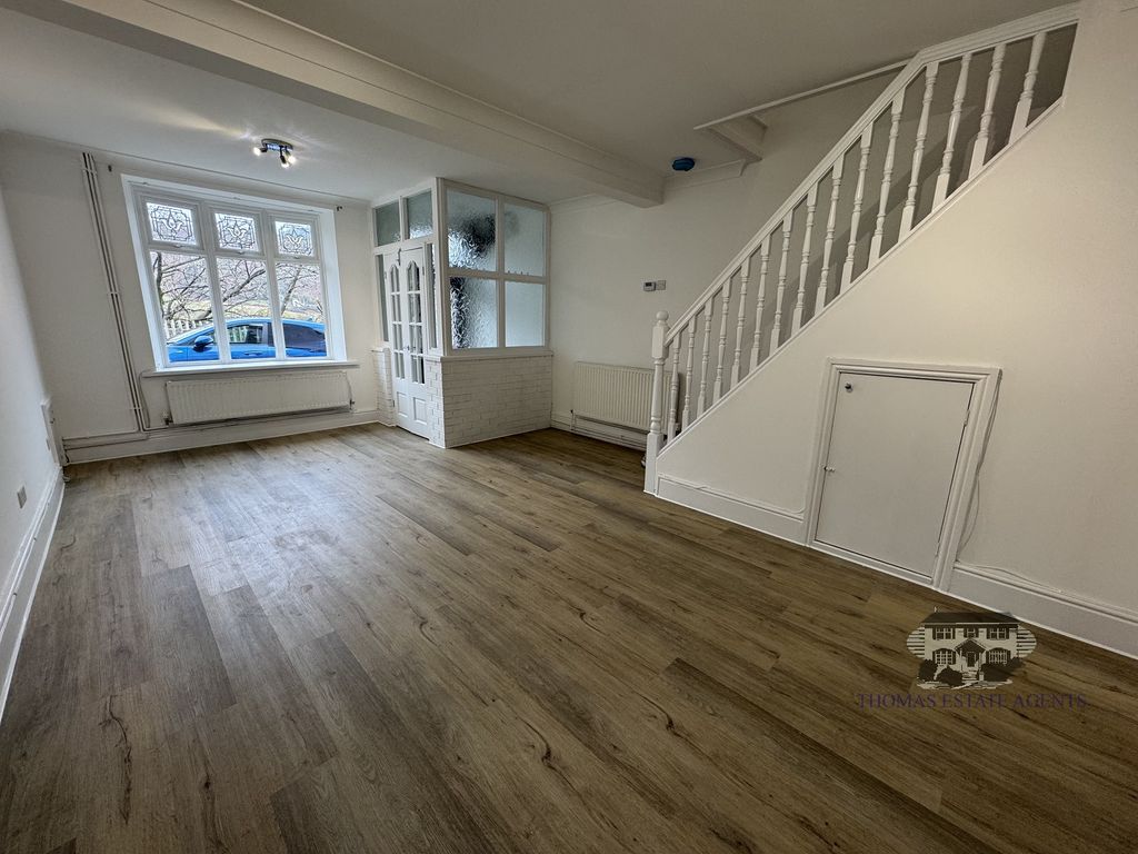 Property photo 3 of 10 Lounge