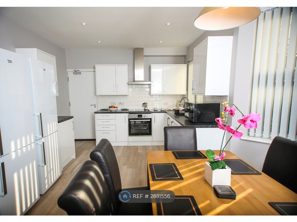 Property photo 1 of 19 Shared Kitchen-Diner