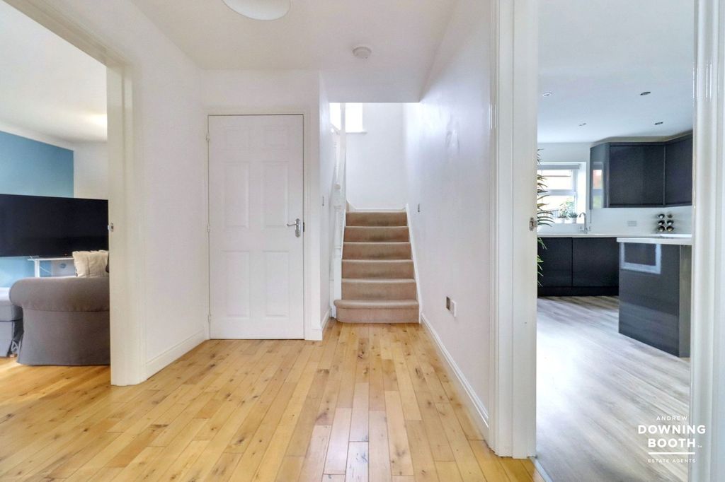 Property photo 2 of 33