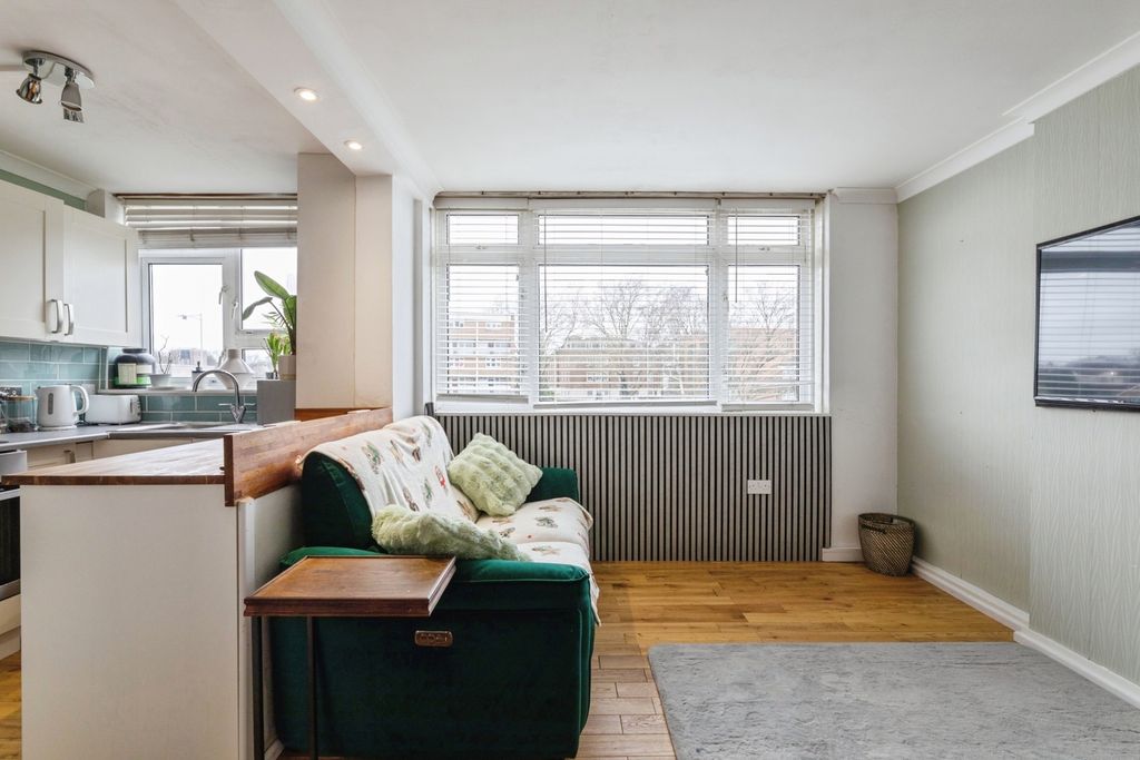 Property photo 2 of 19 Pbox-Img.Jpg