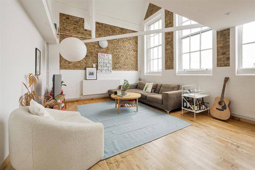 Property photo 2 of 23 Royal Gate Apartments, E9