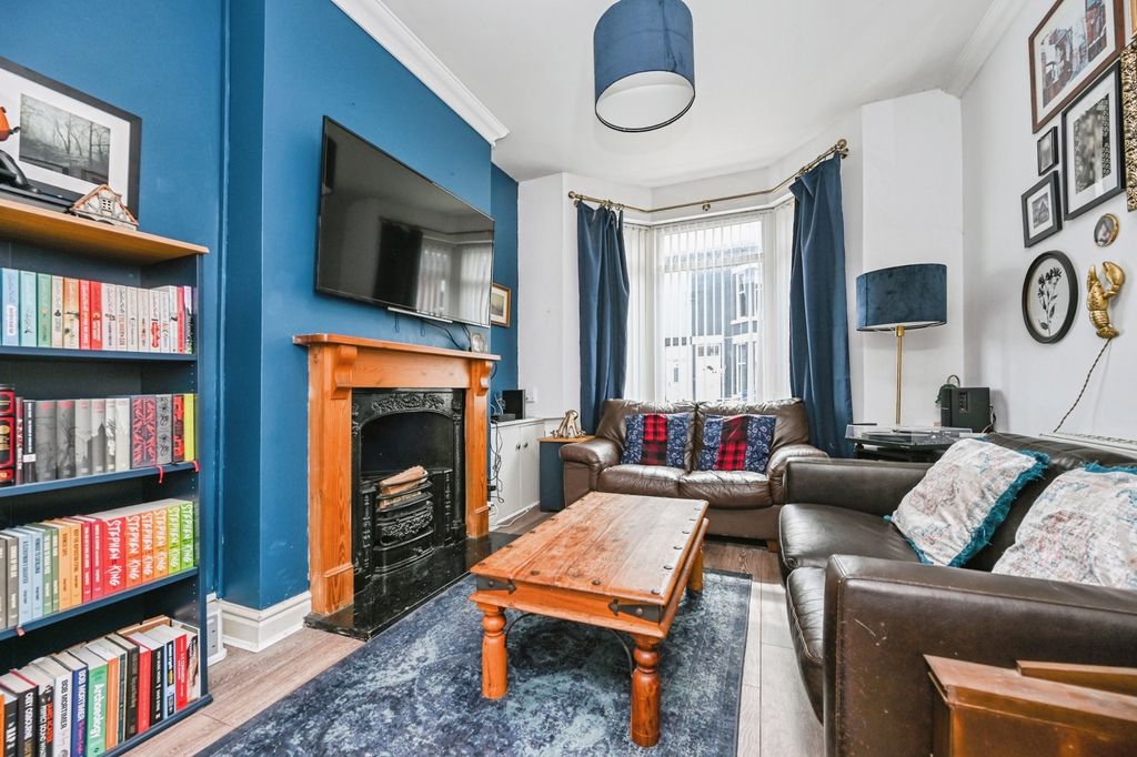 Property photo 2 of 15 Pbox-Img.Jpg
