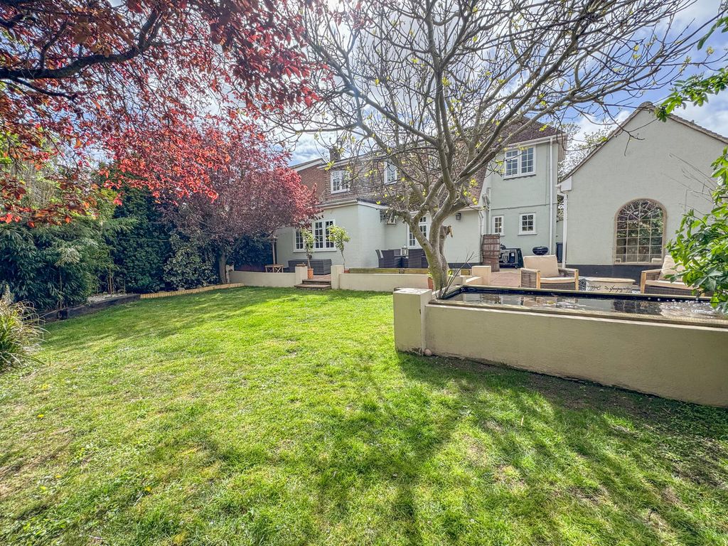 Property photo 2 of 25