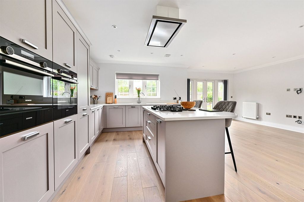 Property photo 2 of 19 Picture No. 10