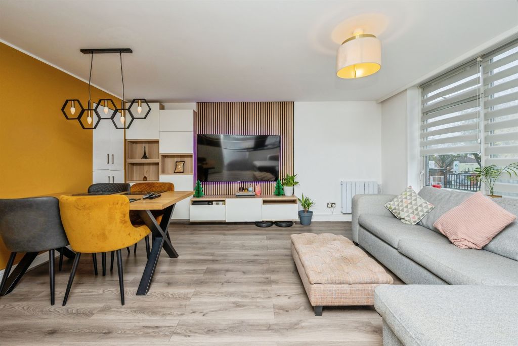 Property photo 2 of 20