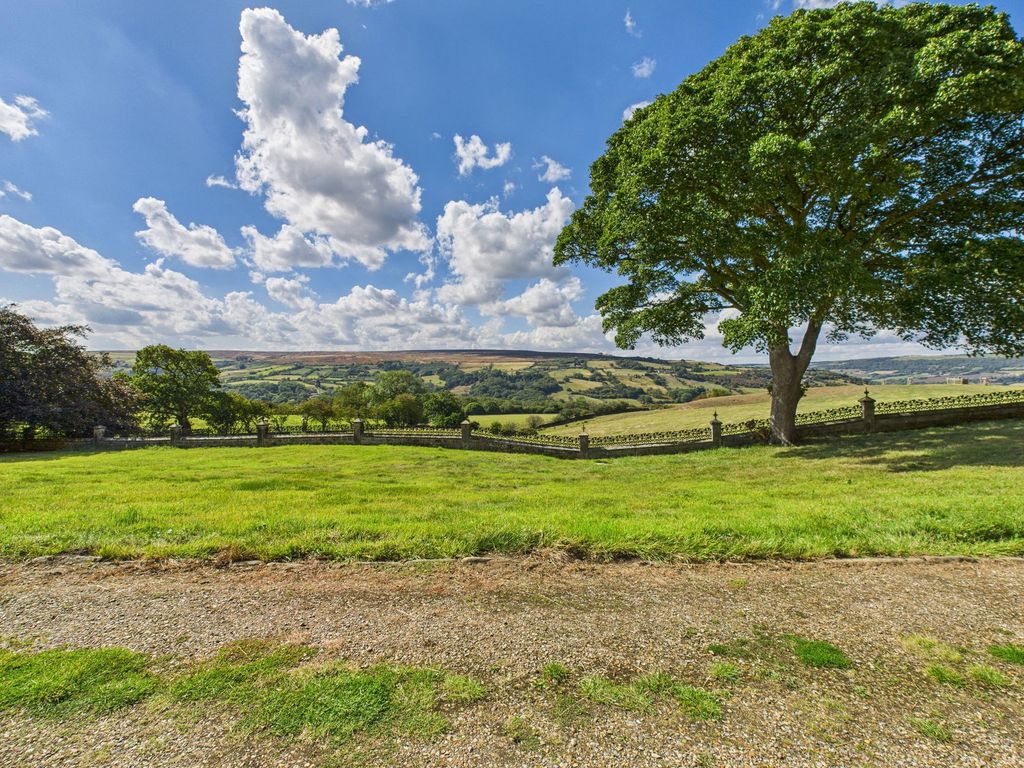 Property photo 2 of 26