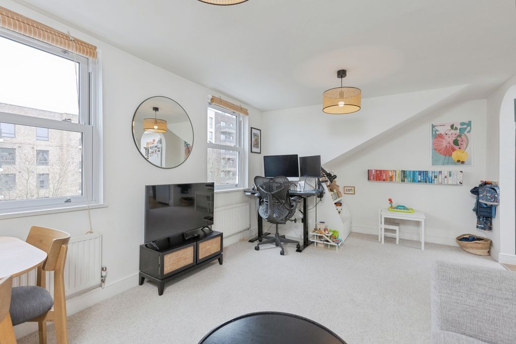 Property photo 3 of 9 Pbox-Img.Jpg