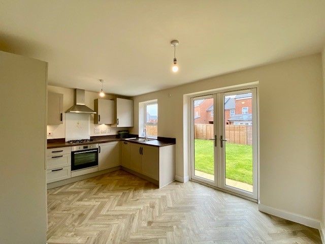 Property photo 2 of 10 Kitchen
