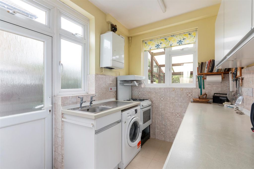 Property photo 3 of 12 Kitchen