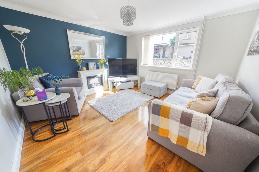 Property photo 3 of 20 5