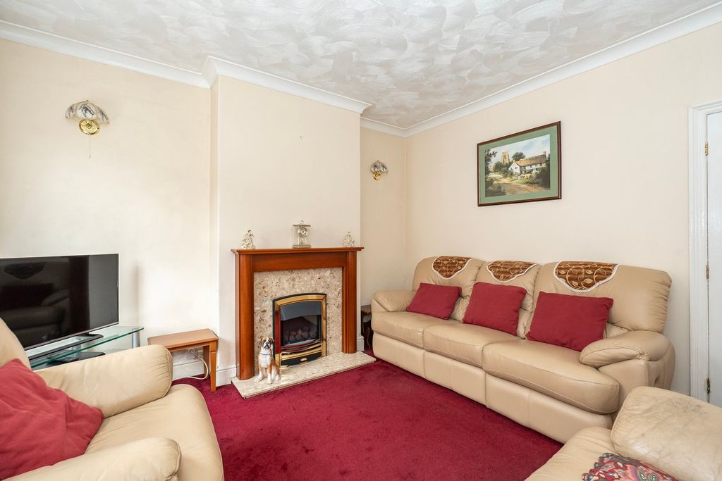 Property photo 2 of 11