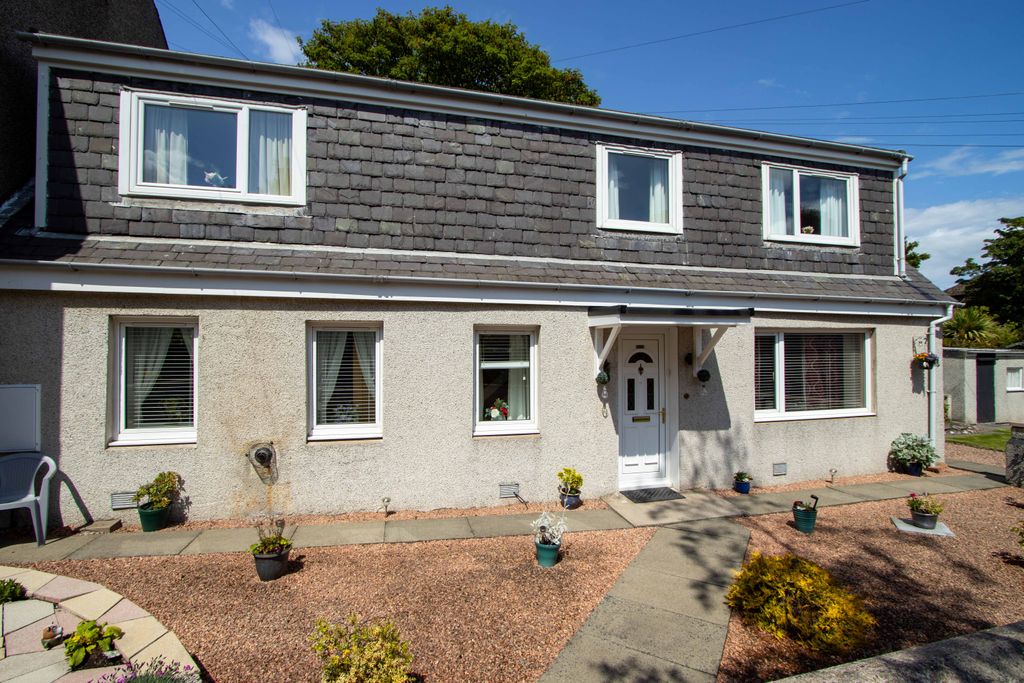 Property photo 2 of 33