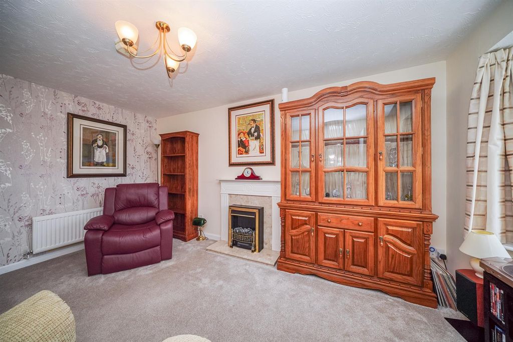 Property photo 2 of 15 8-Poets-Chase-1009.Jpg