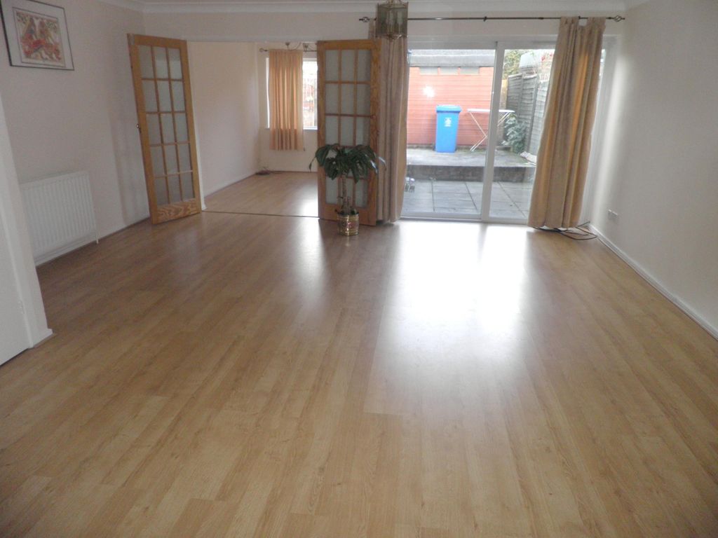 Property photo 3 of 10 Living Room