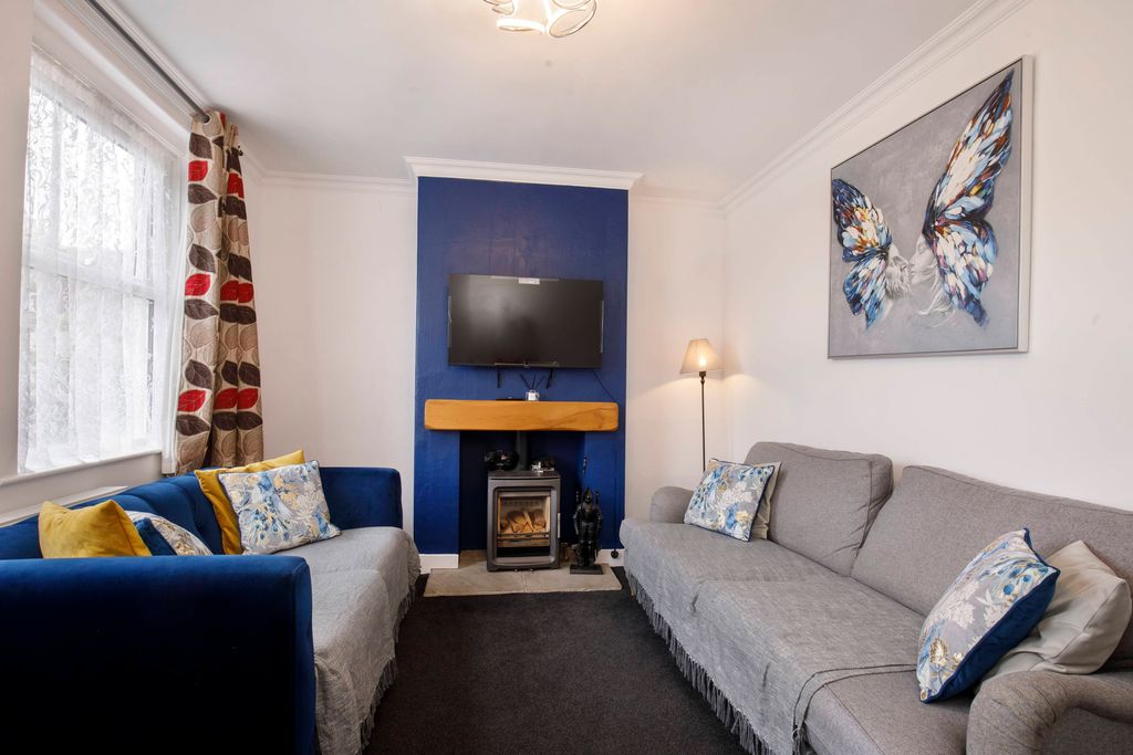 Property photo 2 of 9