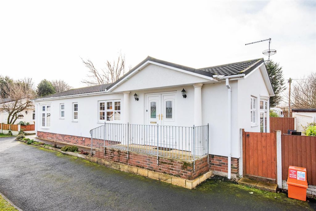 Property photo 1 of 25 Front External