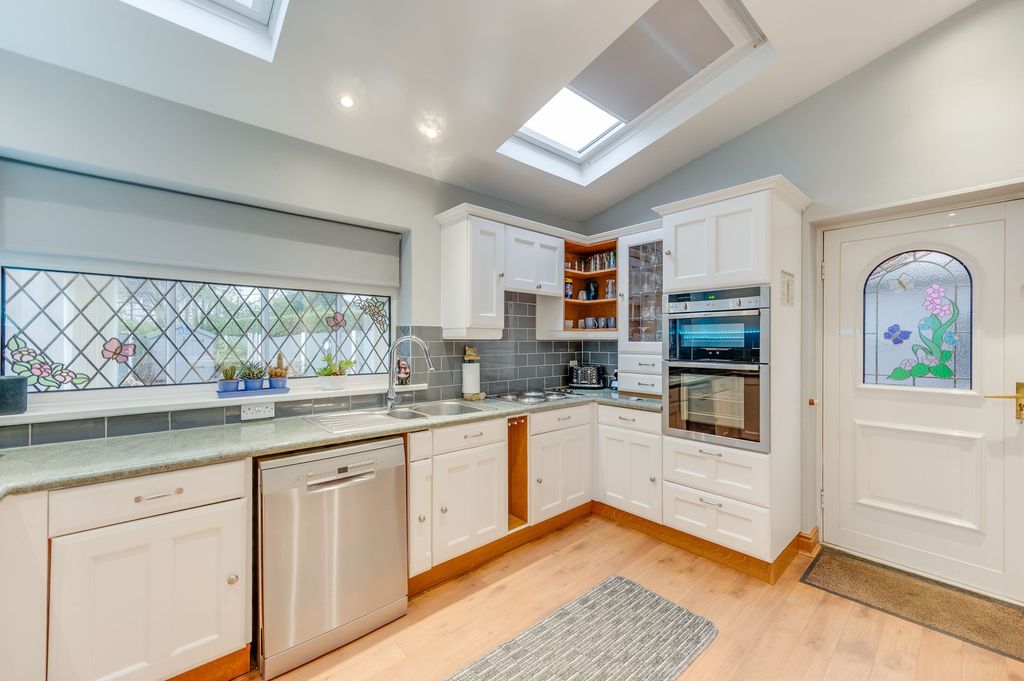 Property photo 2 of 21