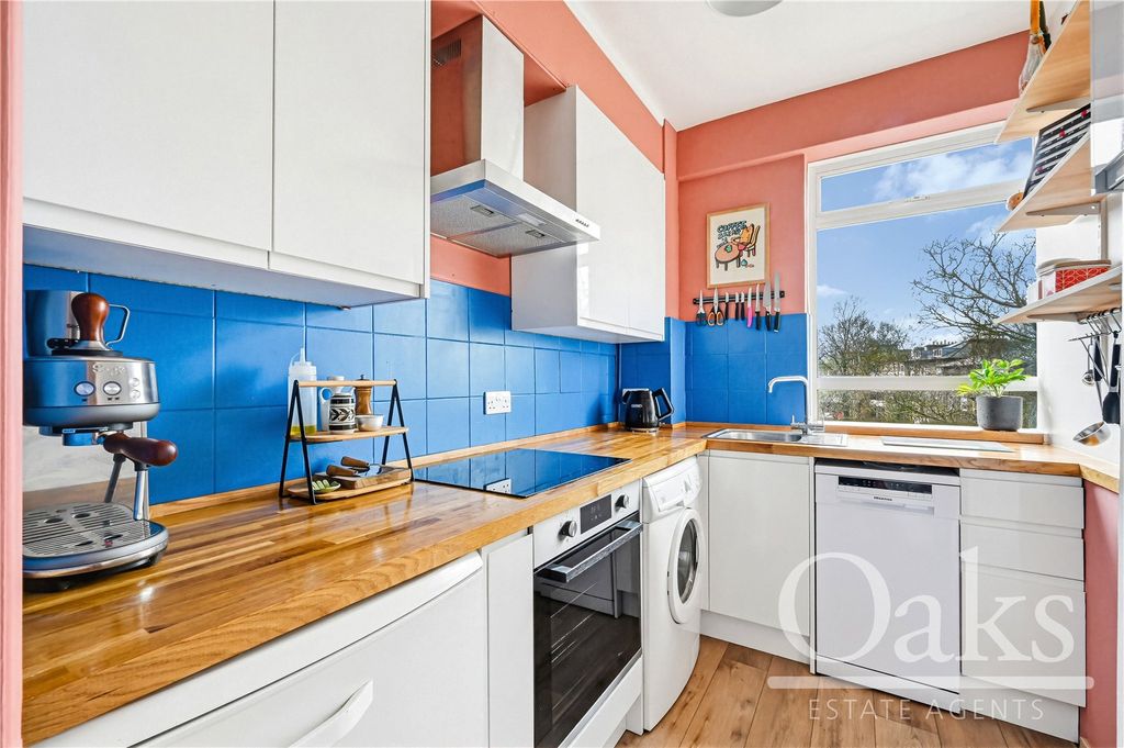 Property photo 3 of 8 Picture No. 14