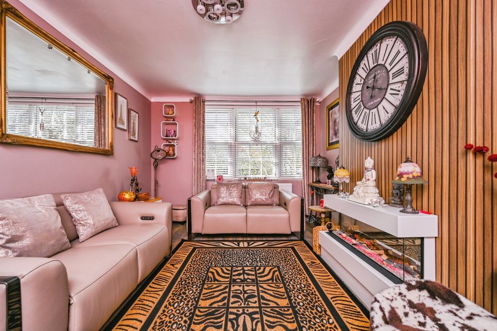 Property photo 3 of 17 Pbox-Img.Jpg