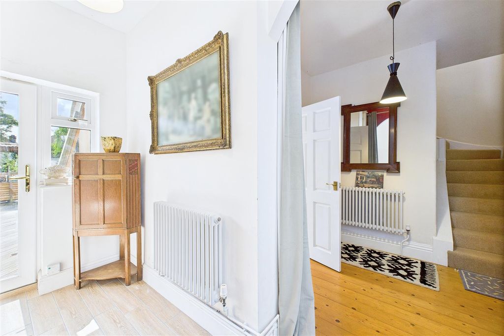 Property photo 3 of 21