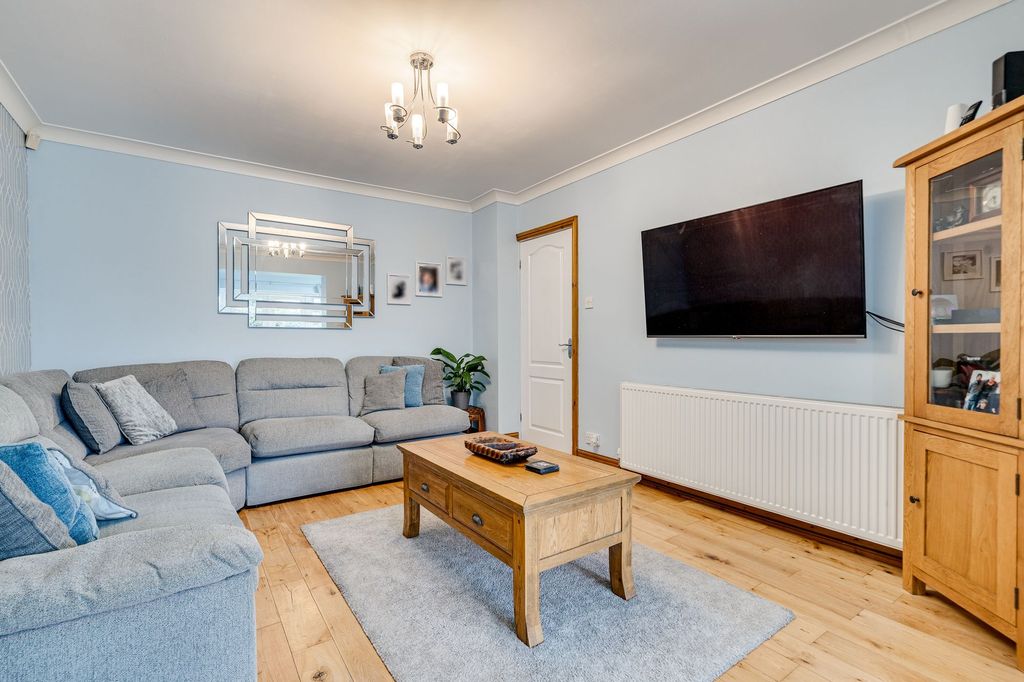 Property photo 2 of 31