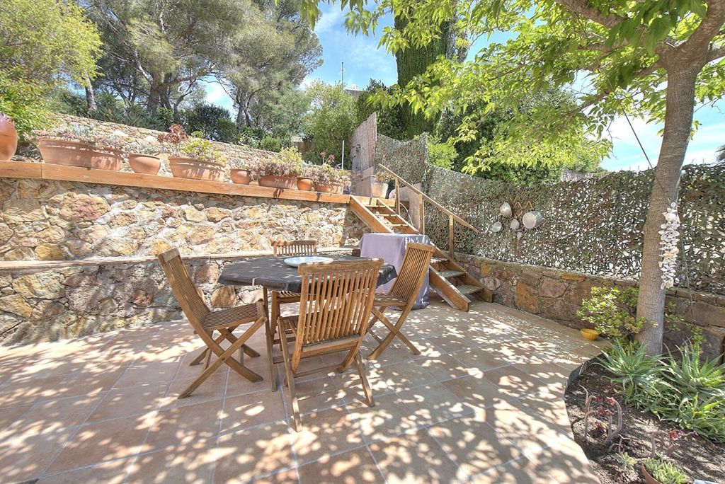 Property photo 1 of 17 Seafront Villa With Esterel Massif Views - 133 m2 Saint-Raphaël