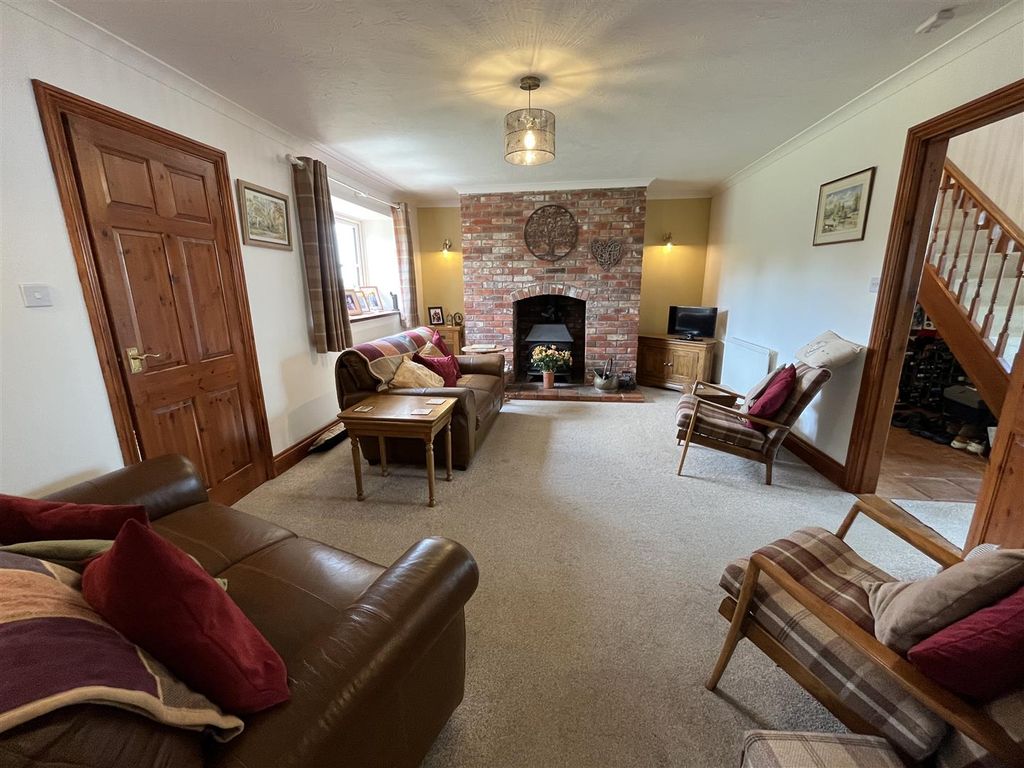 Property photo 3 of 34