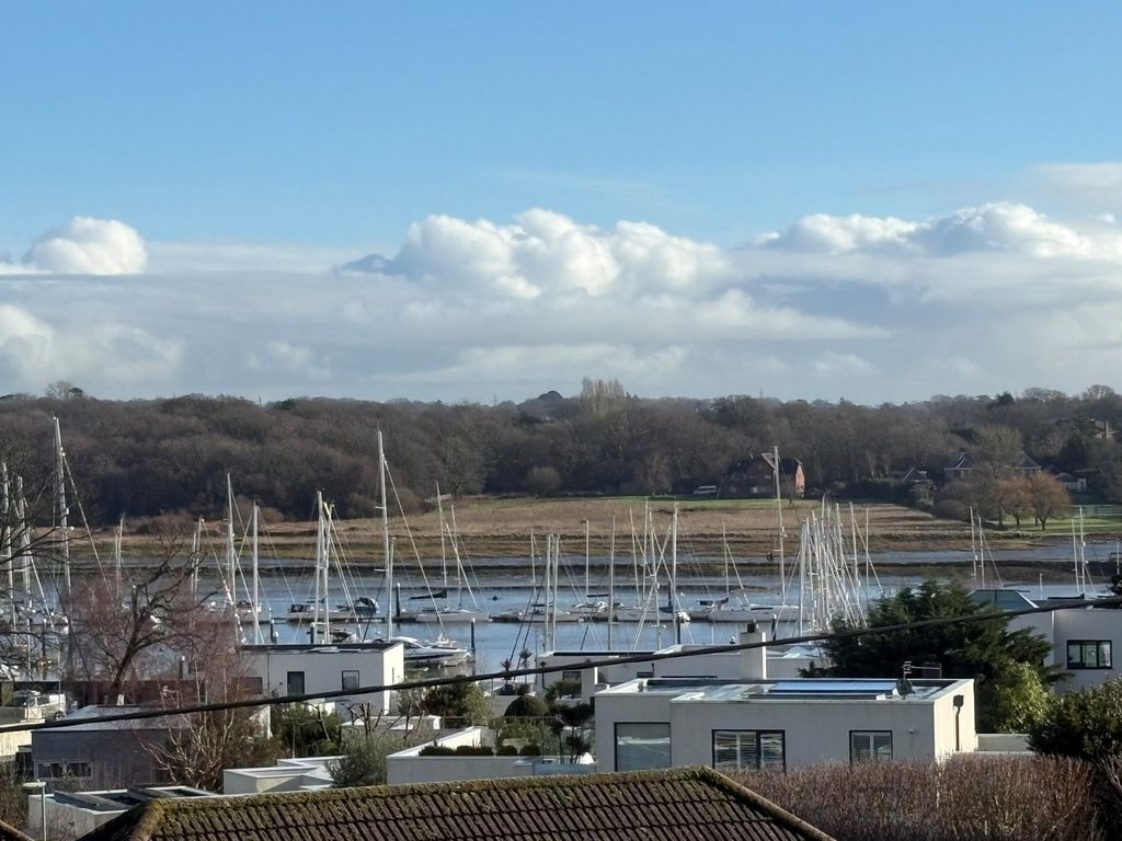 Property photo 2 of 27