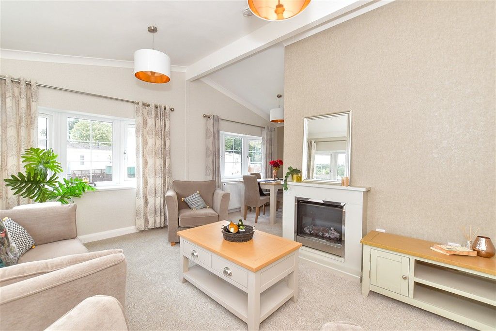 Property photo 2 of 11 Lounge