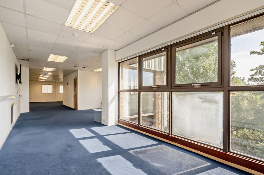 Property photo 3 of 10 8694030-Interior18-v2-800