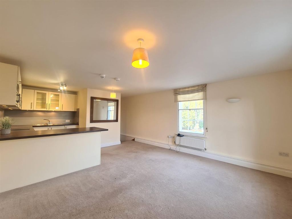 Property photo 2 of 13 Img-20251107-Wa0046.Jpg