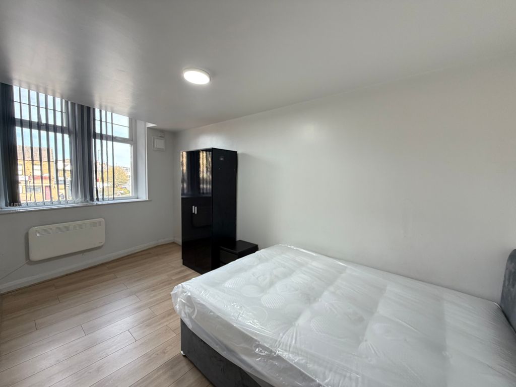 Property photo 2 of 9 Bedroom 1