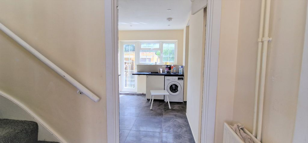 Property photo 2 of 11 Kitchen