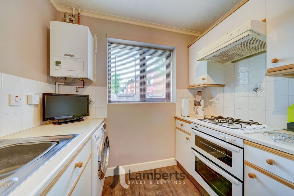 Property photo 3 of 15 Kitchen
