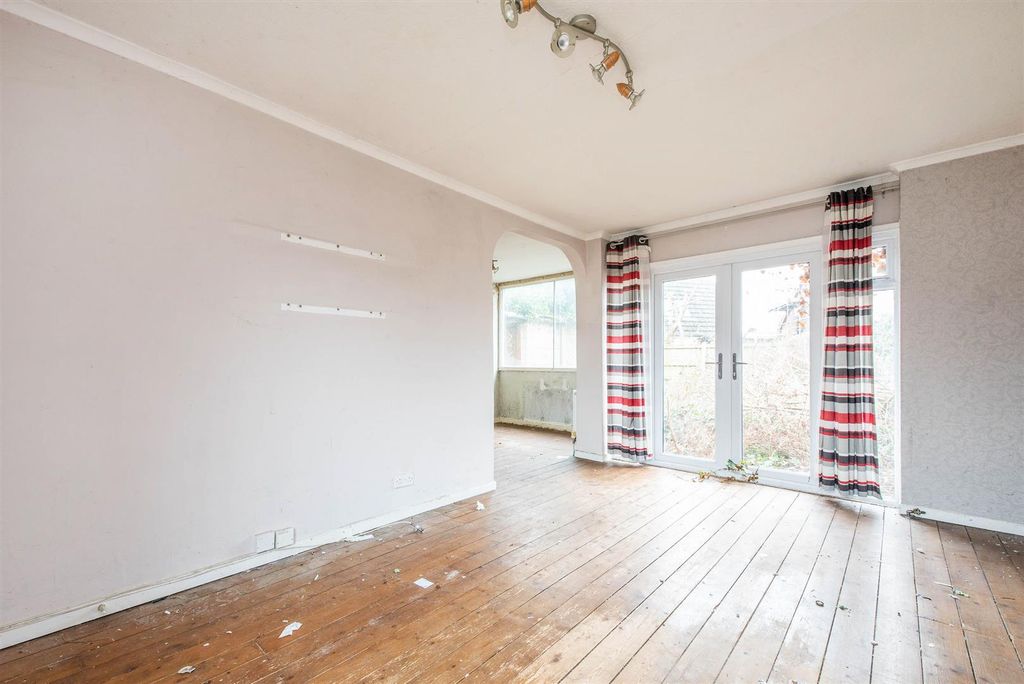 Property photo 2 of 19 Lounge