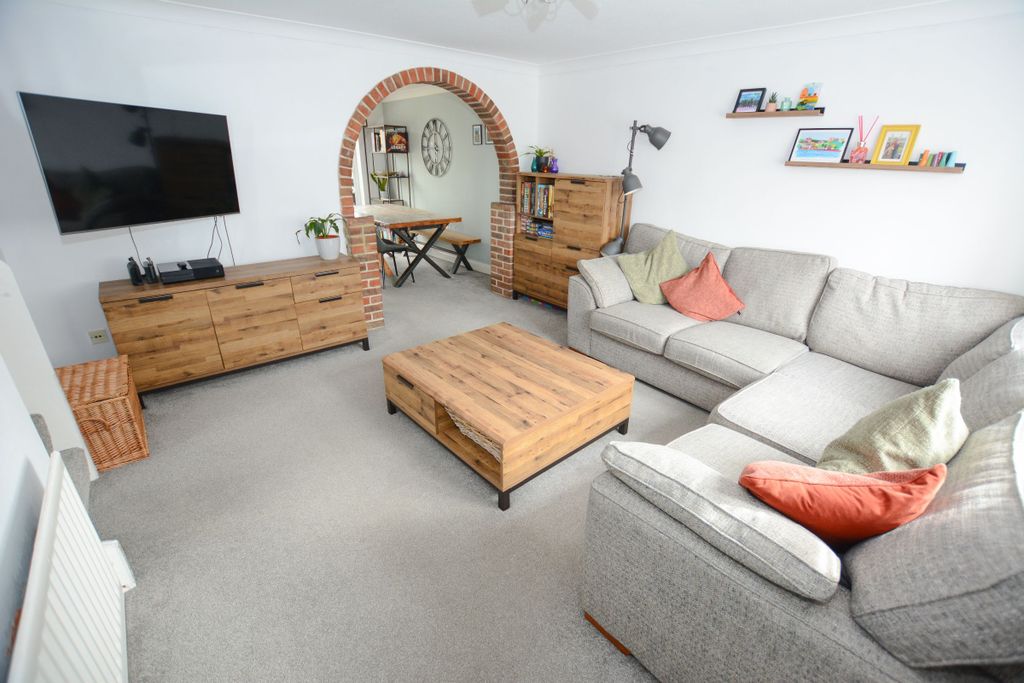 Property photo 2 of 20