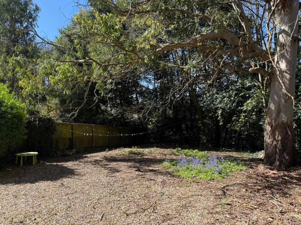 Property photo 2 of 7 Communal Gardens