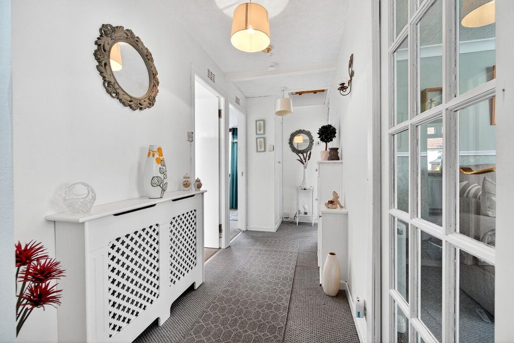 Property photo 3 of 15 14 Parkhouse Gardens, Ardrossan 03.Jpg