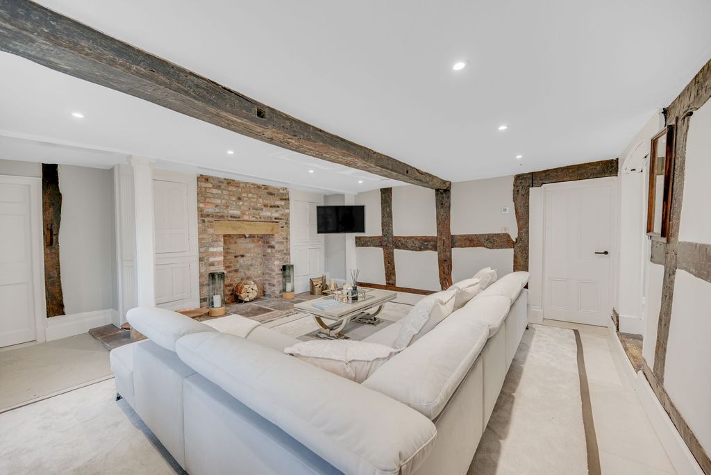 Property photo 2 of 52