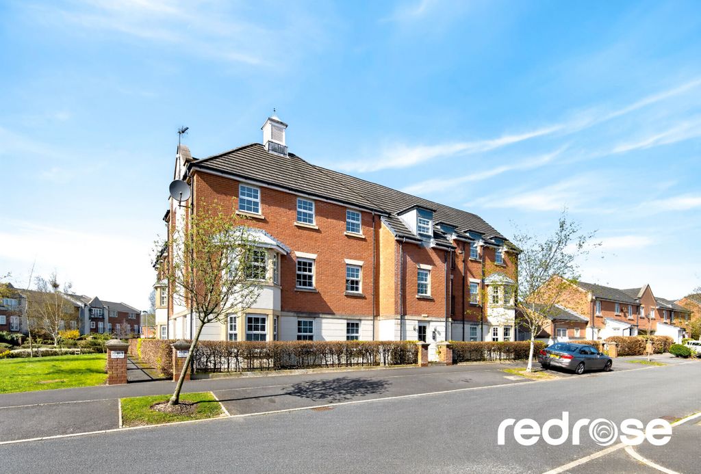 Property photo 1 of 16 83 Cornwall Ave-05