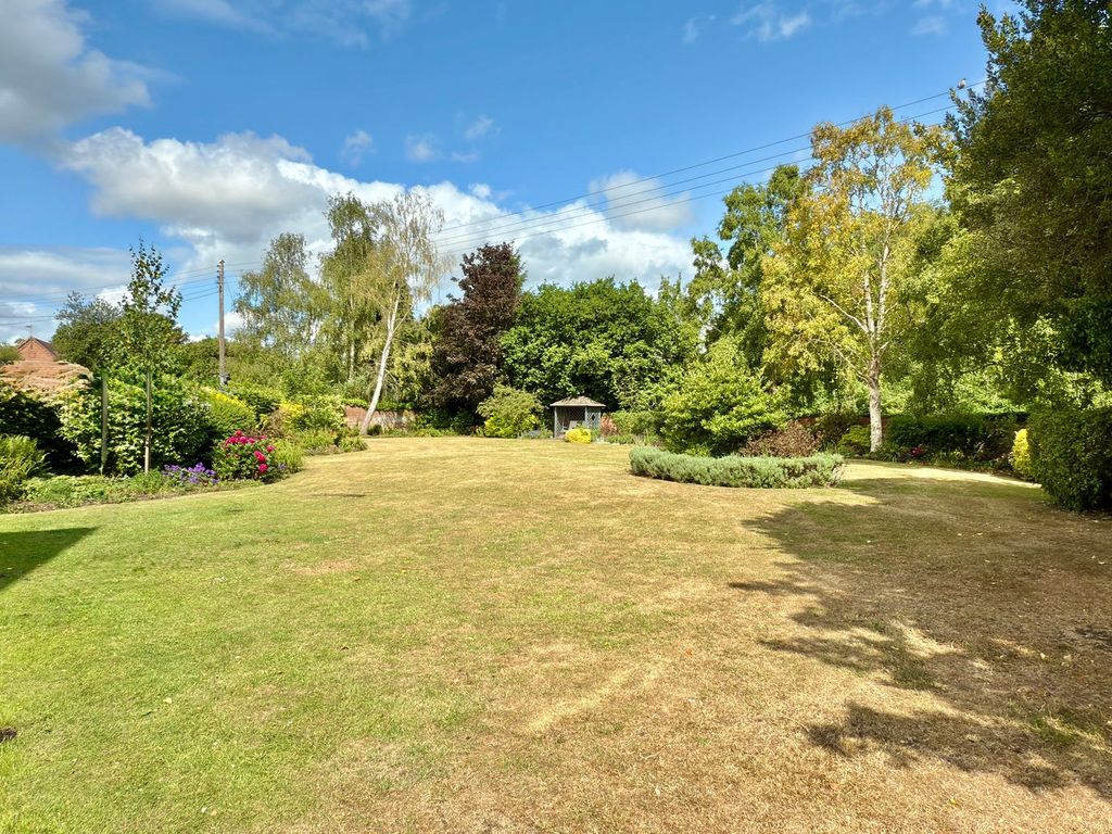 Property photo 2 of 25