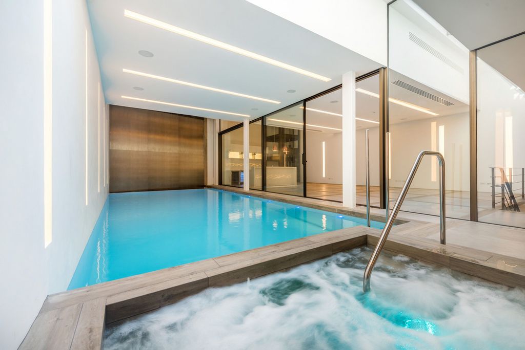 Property photo 2 of 38