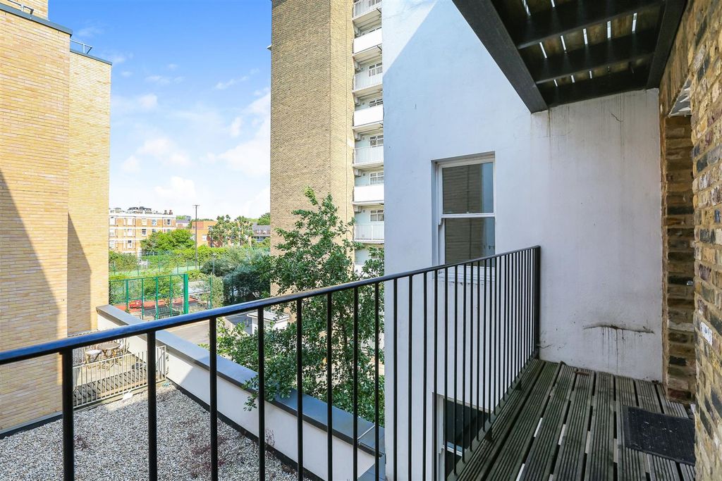 Property photo 2 of 10 Balcony.Jpeg