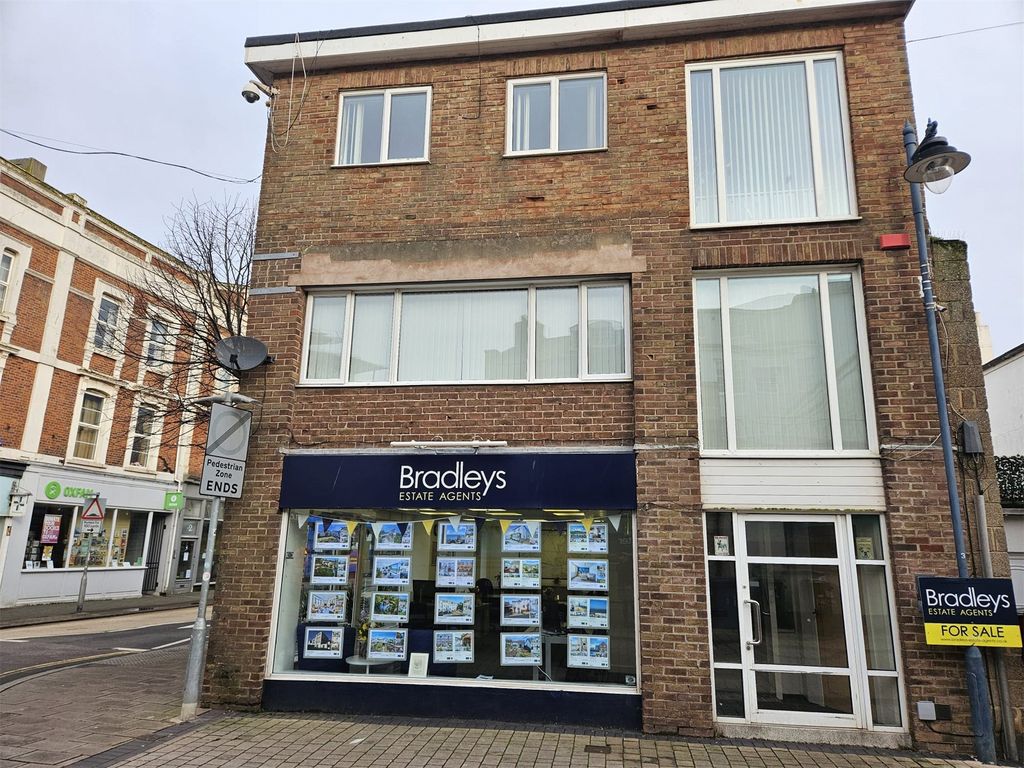 Property photo 1 of 19 Entrance