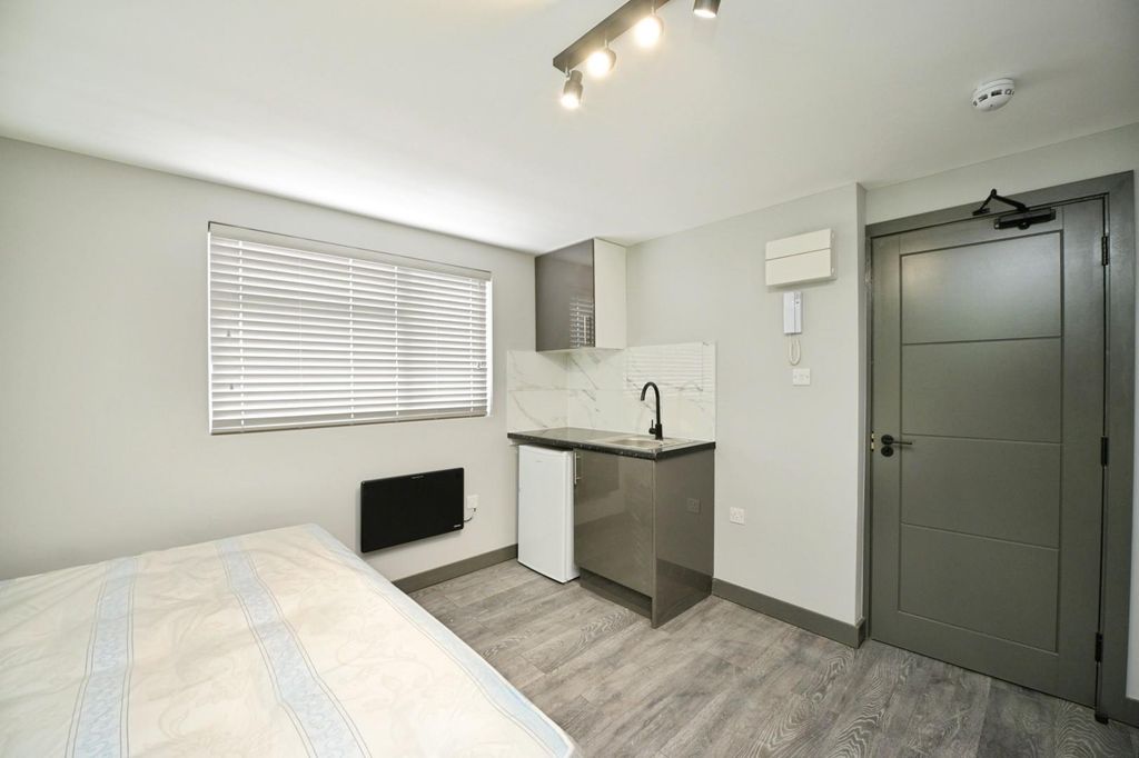 Property photo 3 of 10 Bedroom 4.Jpg