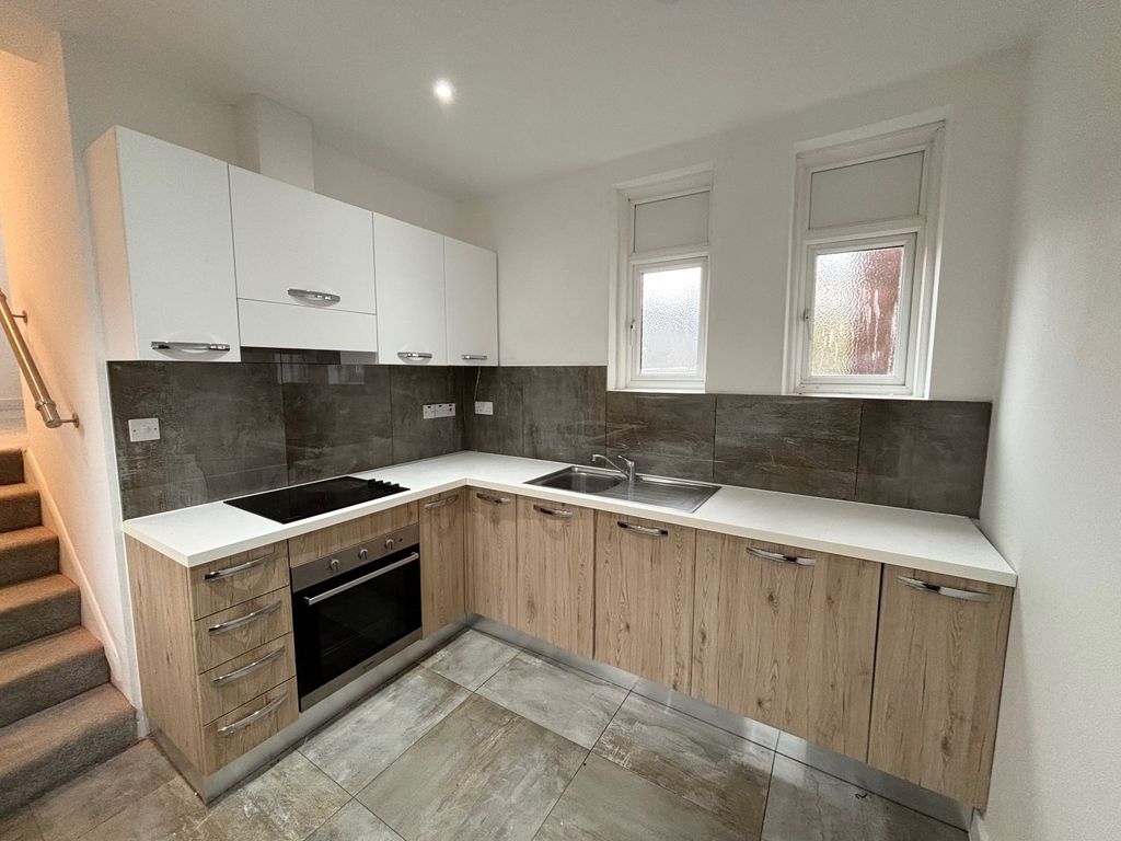 Property photo 3 of 5 Kitchen