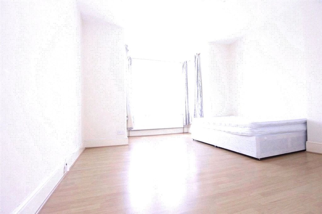 Property photo 3 of 7 Picture No. 04