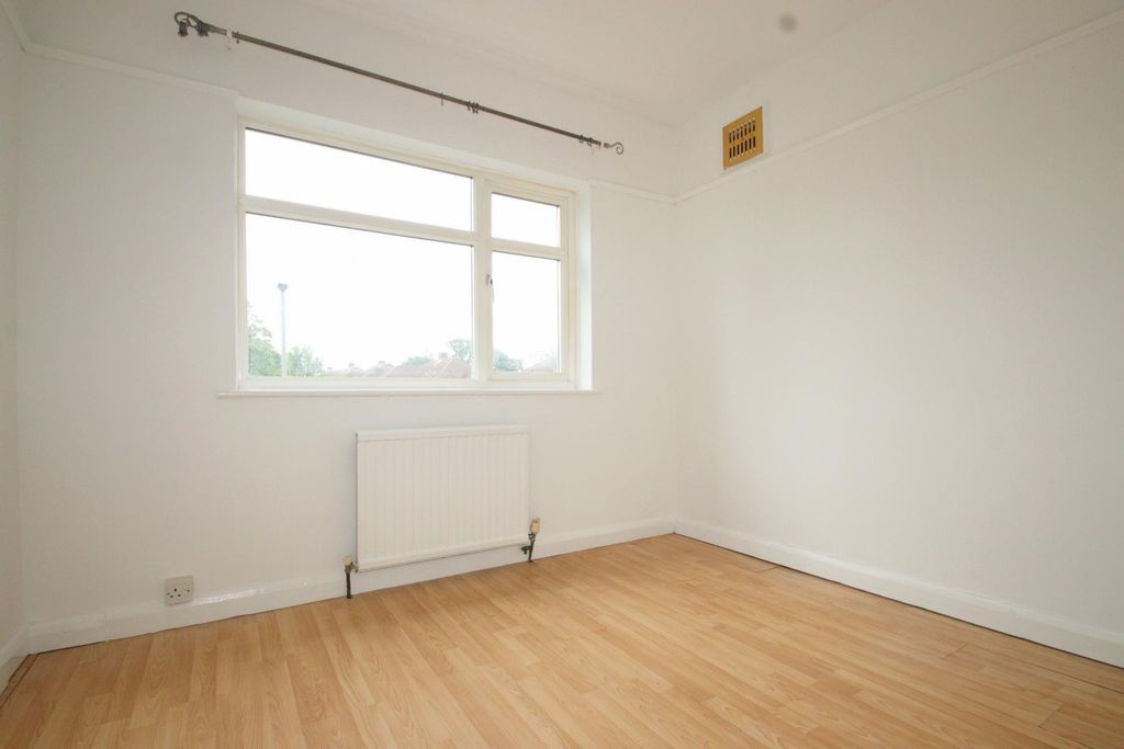 Property photo 3 of 6 Photo 6